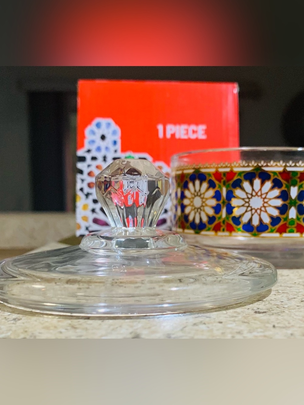 Moroccan glass bowl with lid featuring a traditional oriental, mosaic motif. - Picture 3 of 5